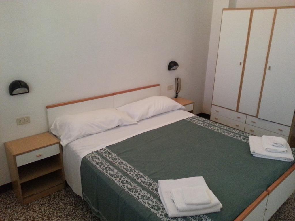 Fiorina Bed&Breakfast - Colazione Fino A Mezzogiorno - Beach Village Gratuito - Aquafan25 Oltremare20 Riccione Quarto foto