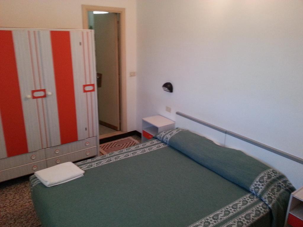 Fiorina Bed&Breakfast - Colazione Fino A Mezzogiorno - Beach Village Gratuito - Aquafan25 Oltremare20 Riccione Quarto foto